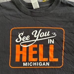 Gildan Black HELL Michigan Graphic T-Shirt (Mens Medium)